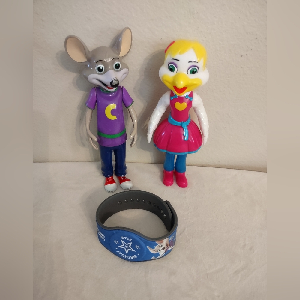 Chuck E Cheese & Helen Henny PVC Rubber Action Figures 7" With Birthday Band